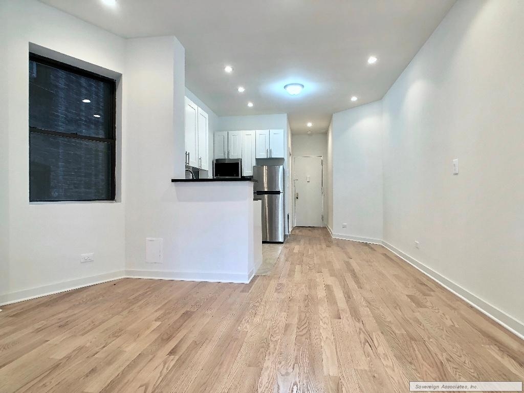 941 Amsterdam Avenue - Photo 2