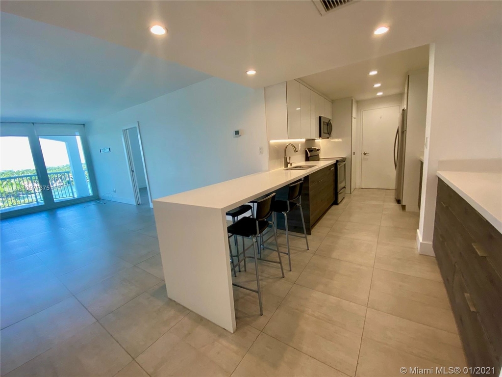 5401 Collins Ave - Photo 3