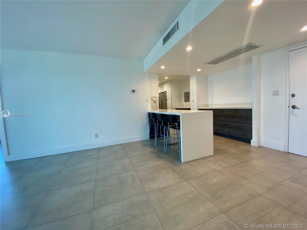 5401 Collins Ave - Photo 1