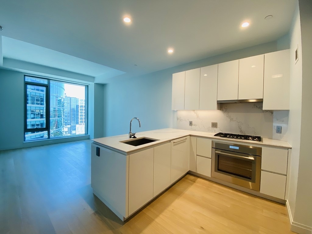 133 Seaport Blvd - Photo 0