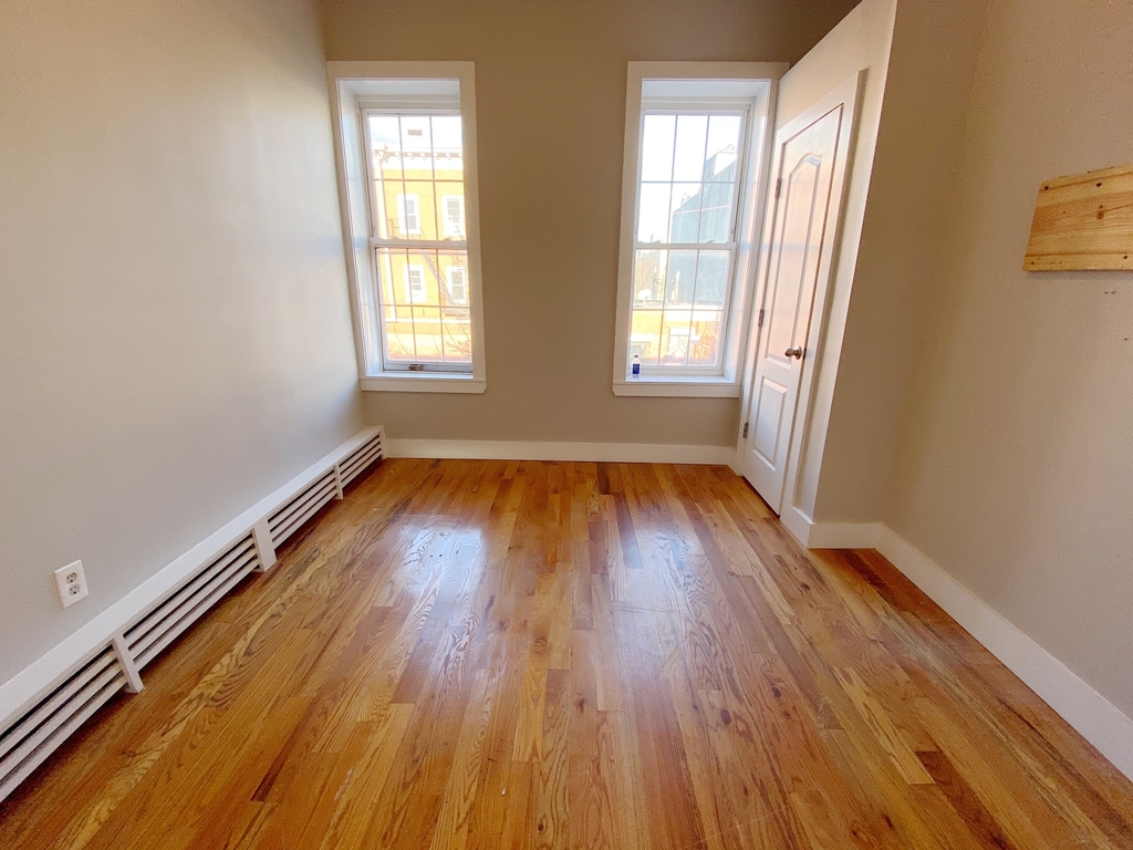 580 Wilson Avenue - Photo 2