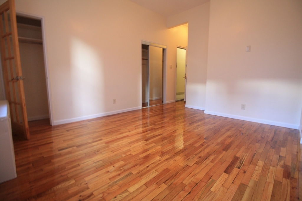 208 East 20st Street - Photo 2