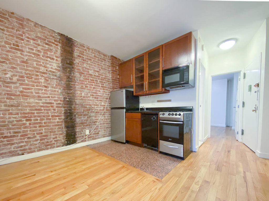 435 West 54th Street - Photo 3