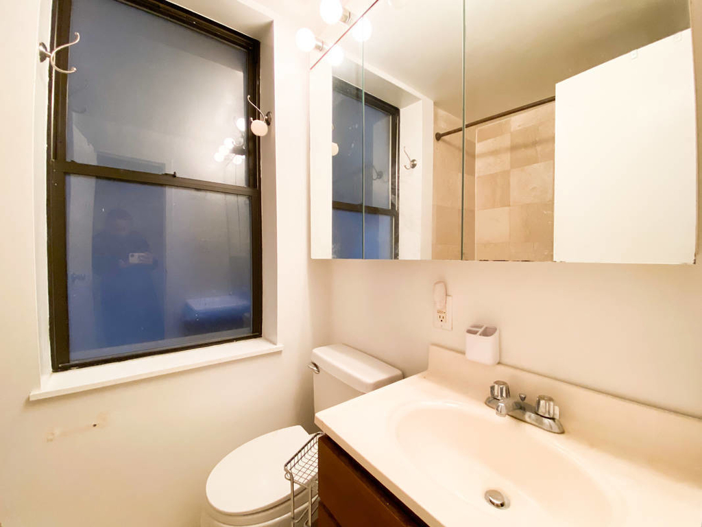 435 West 54th Street - Photo 5