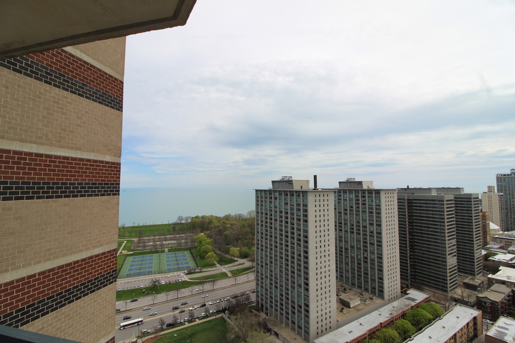 3660 North Lake Shore Drive - Photo 3