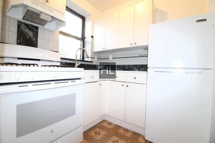 472 Sackett Street - Photo 12