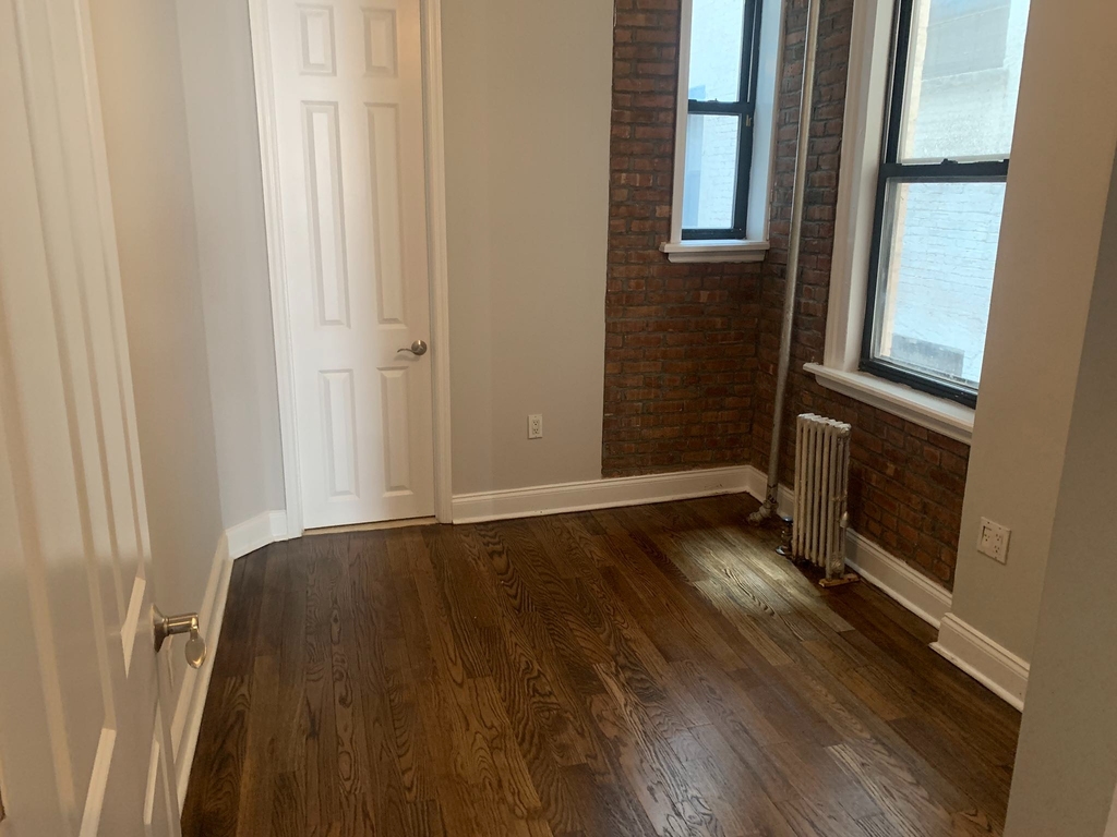 214 East 25th Street - Photo 2