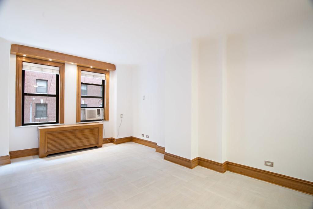 West 58th Street - Photo 1