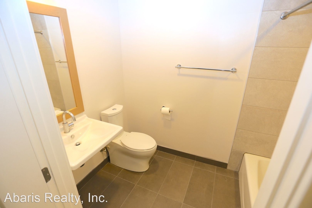 525 Water Street, Sw # 303 - Photo 23