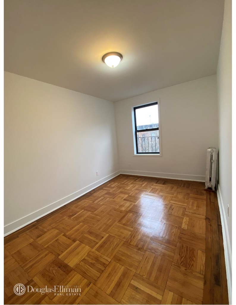 200 Sterling Pl - Photo 2