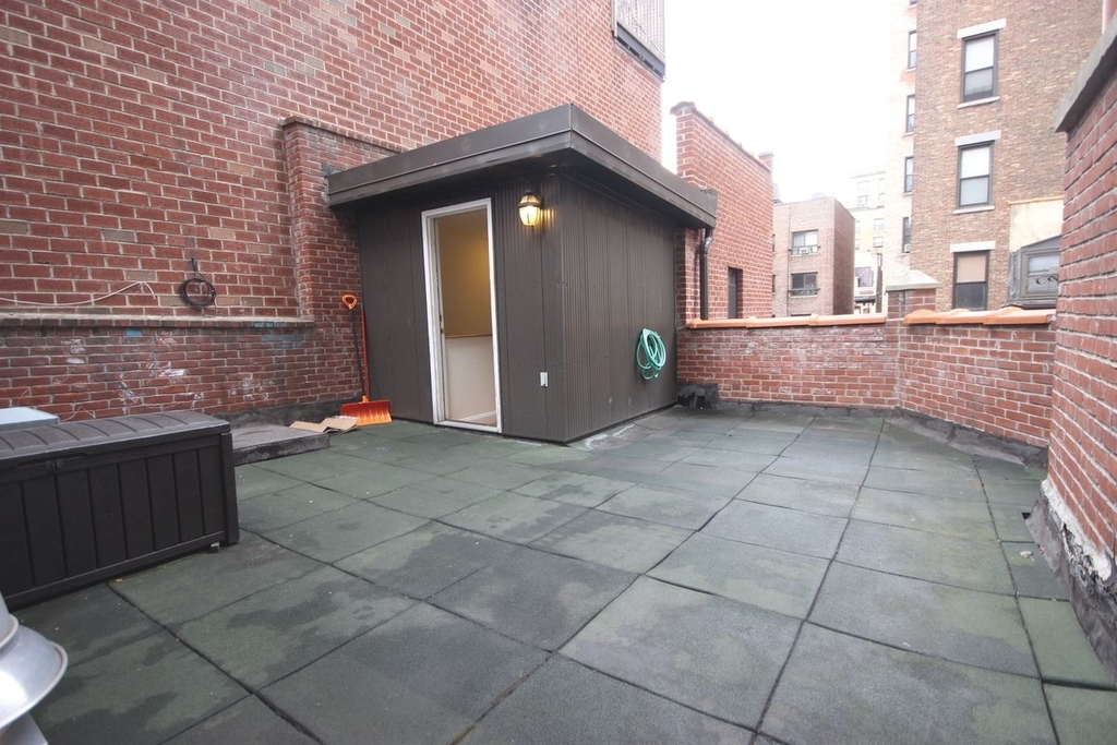 307 West 83rd Street - Photo 9