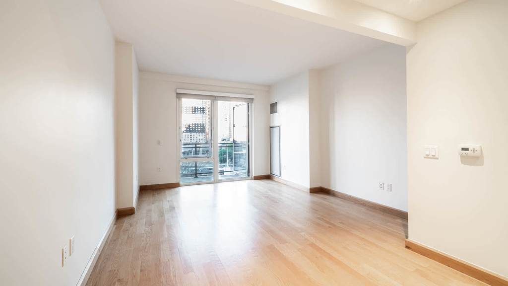 431 W 37th Street - Photo 9