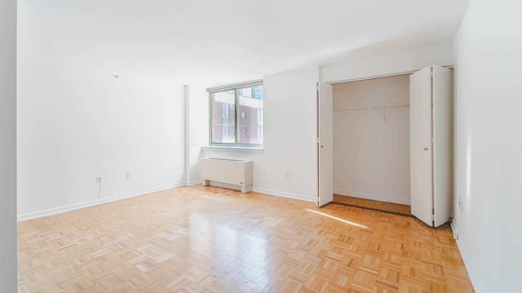 400 West 37th St - Photo 14