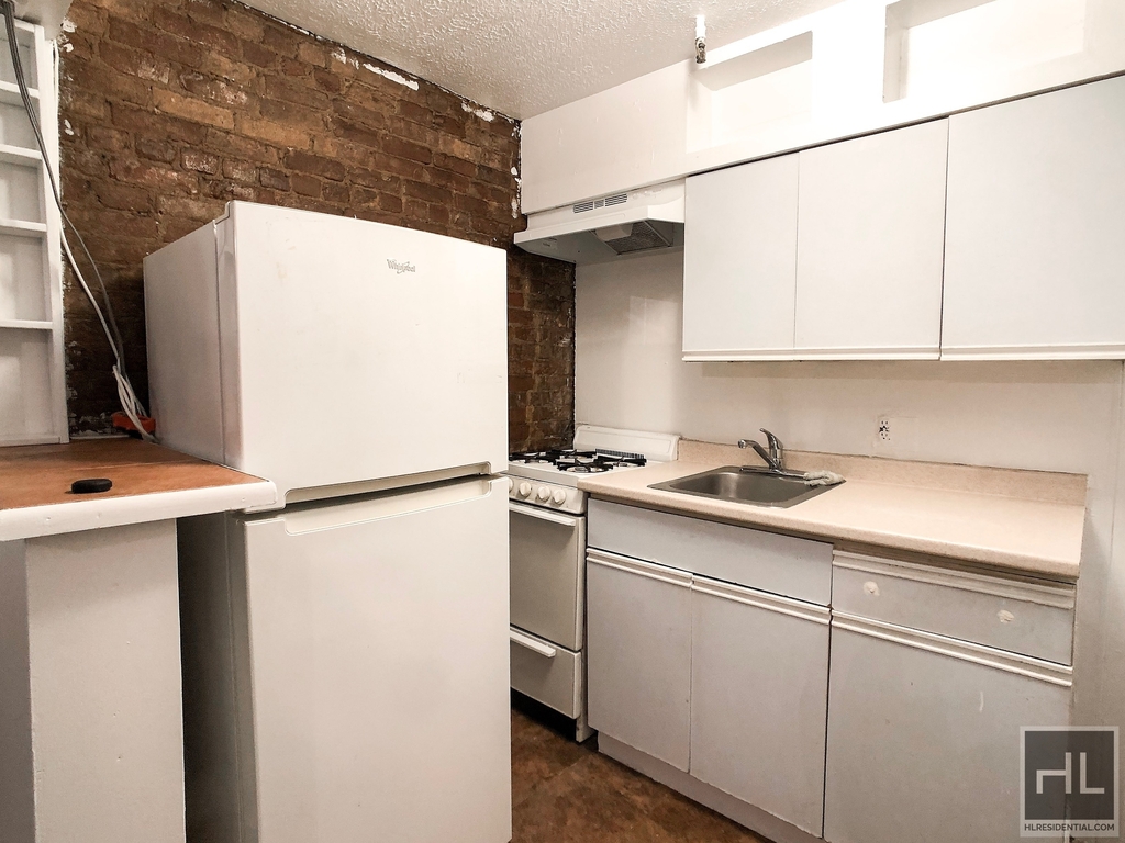 424 East 11 Street - Photo 1