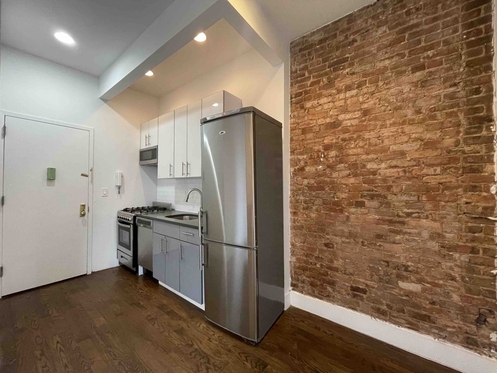 Modern 2BD with Rooftop on Green Ave in Bedstuy - Photo 2