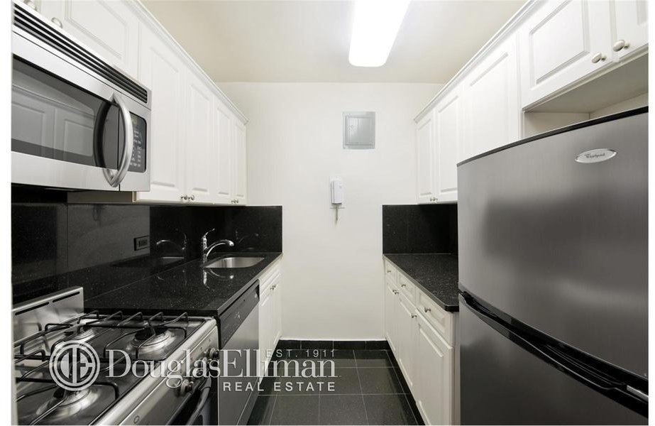 300 East 46th Street - Photo 5