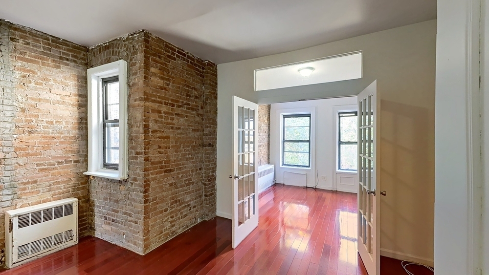 Spacious 1BD in the heart of Crown Heights! - Photo 2