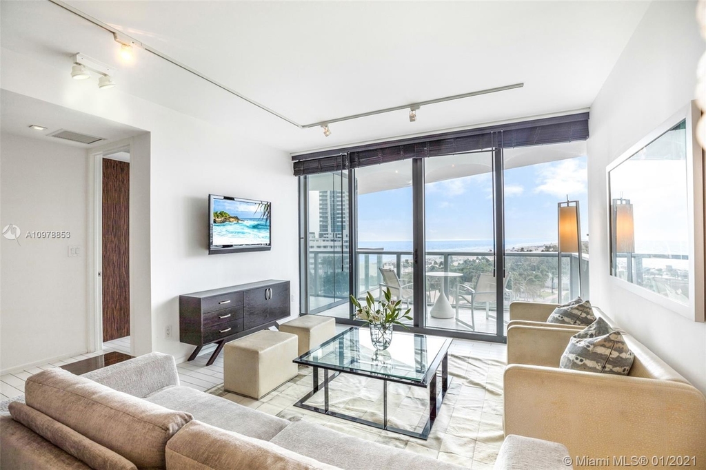 2201 Collins Ave - Photo 3