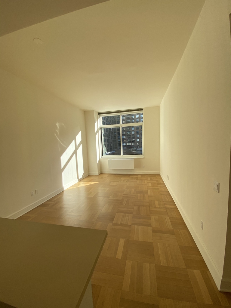 400 West 63rd Street - Photo 4