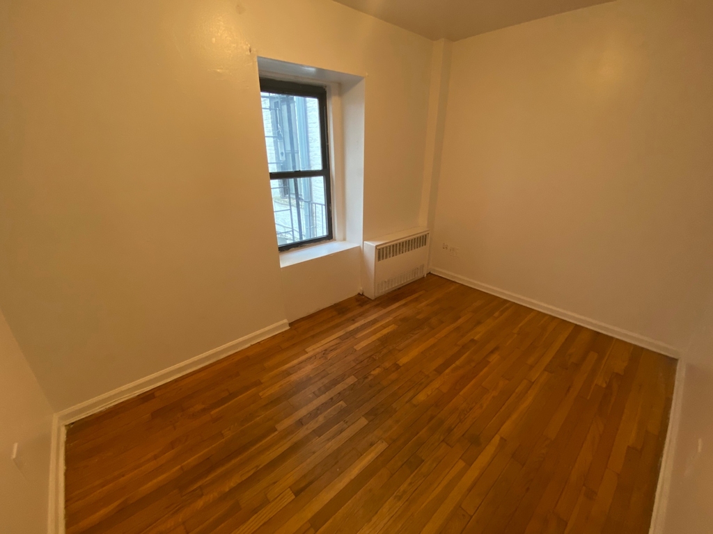 393 Hewes Street - Photo 6