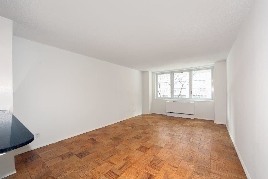 115 East 34th Street - Photo 2