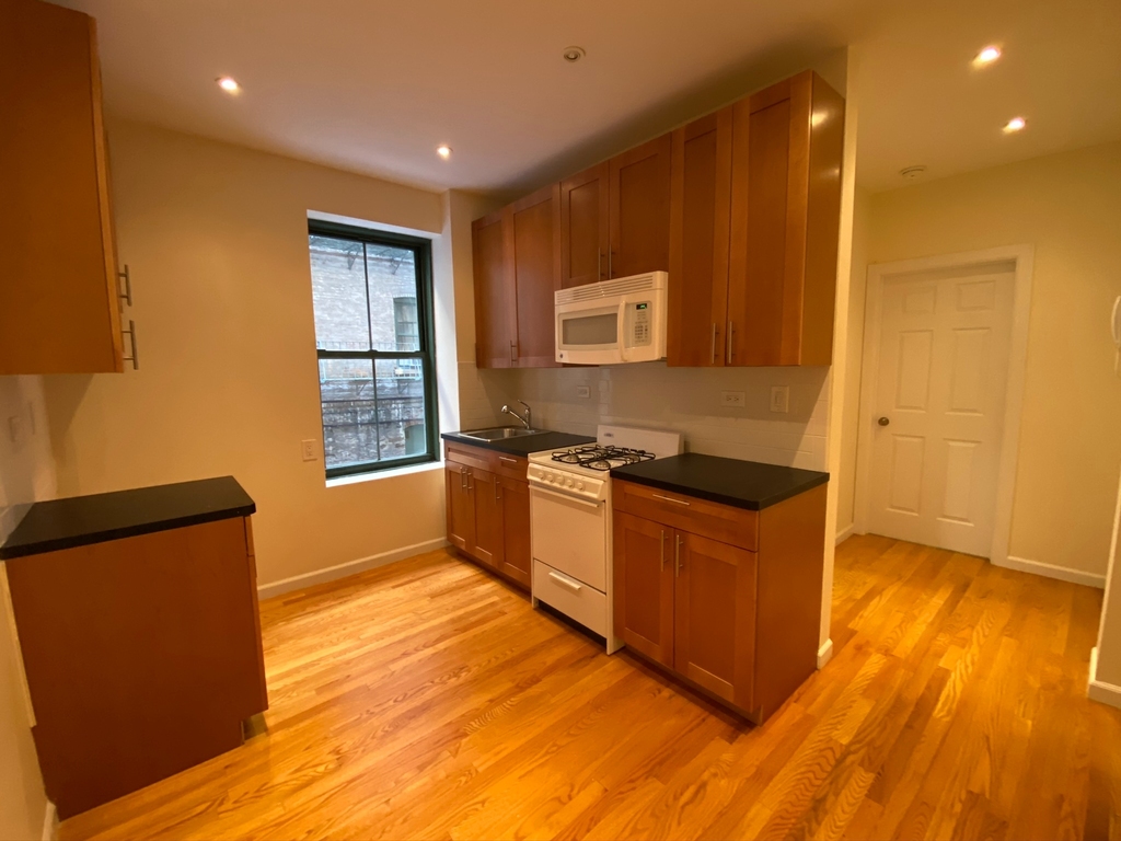 539 East 78th Street - Photo 6