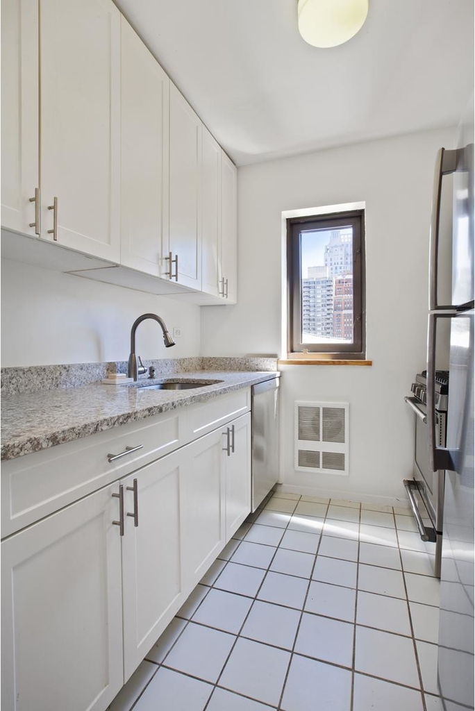 161 W 61st St - Photo 2