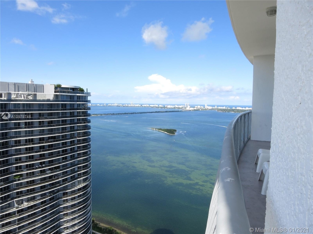 1750 N Bayshore Dr - Photo 3