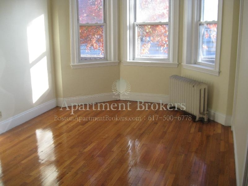 1199 Commonwealth - Photo 0