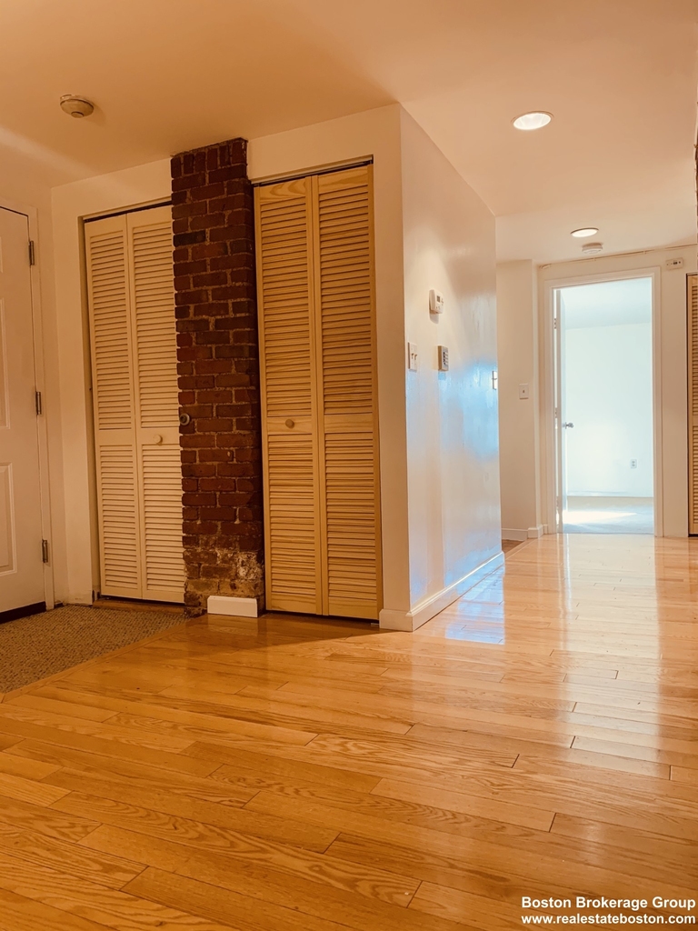 105 Gainsborough St. - Photo 2