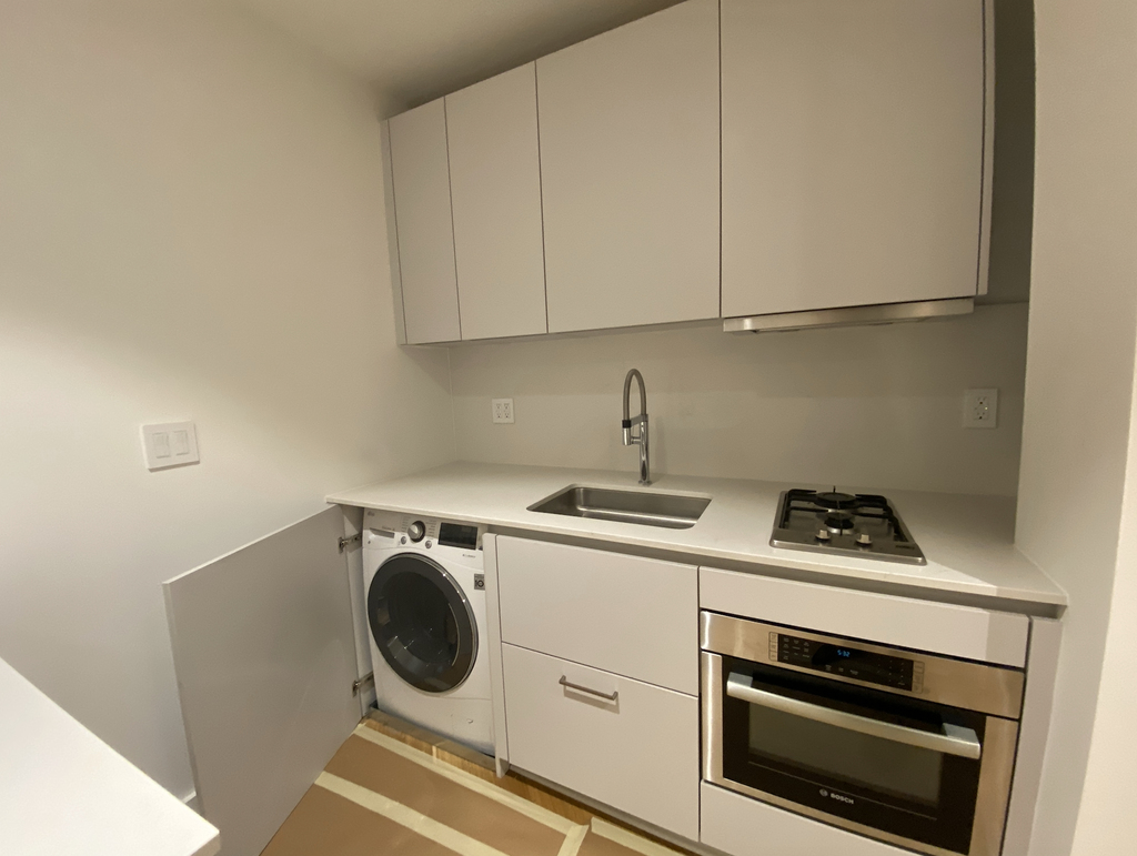 225 West 23rd Street - Photo 5