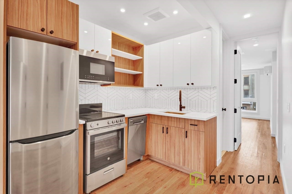 770 Lexington Avenue - Photo 1