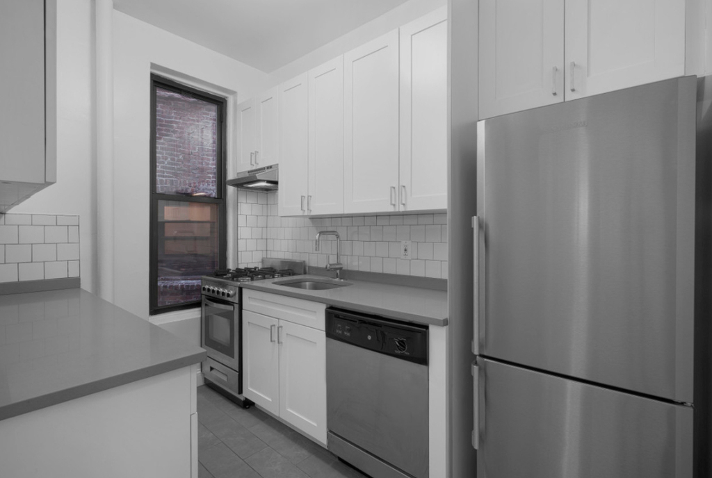 238 West 4th Street - Photo 5