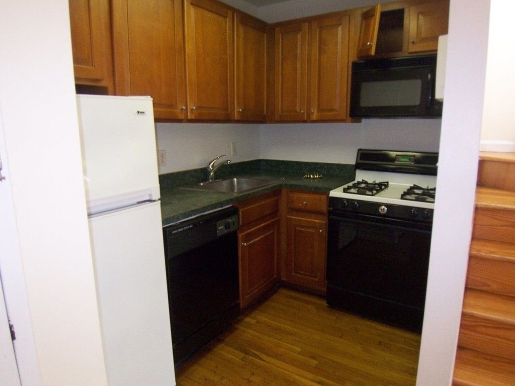 786 Amsterdam Avenue - Photo 2