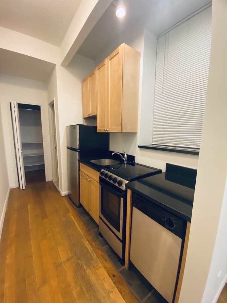 246 West 22 1  - Photo 2