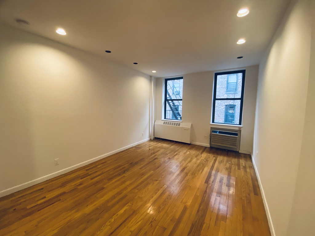 246 West 22 - Photo 1