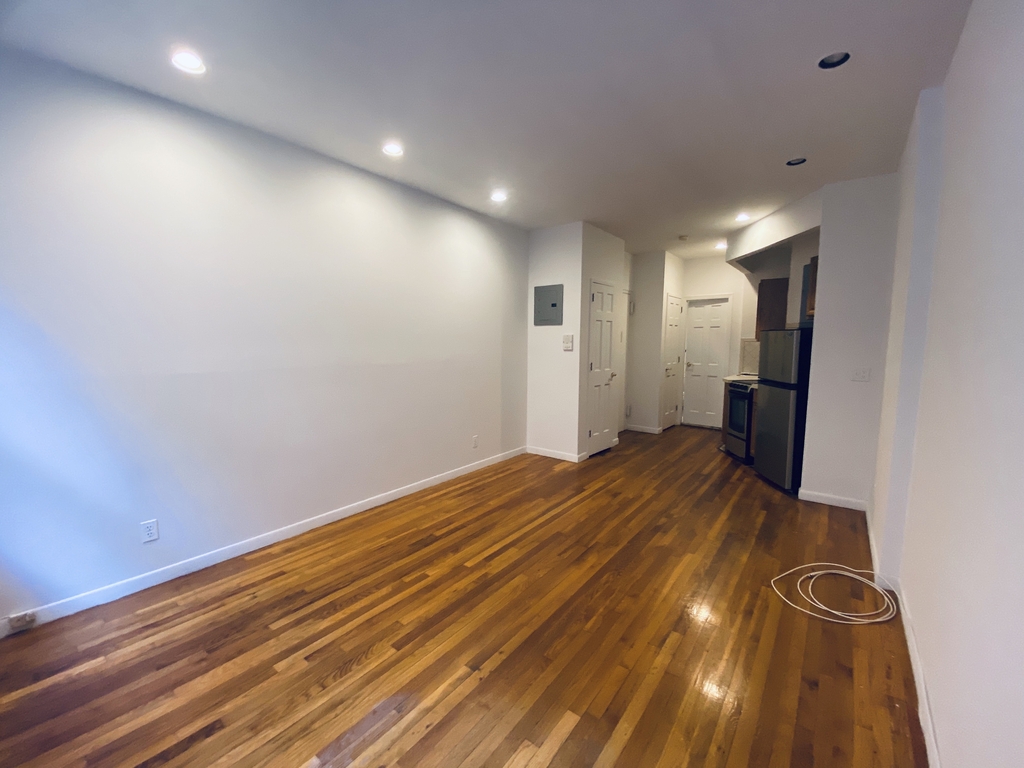 246 West 22 - Photo 4