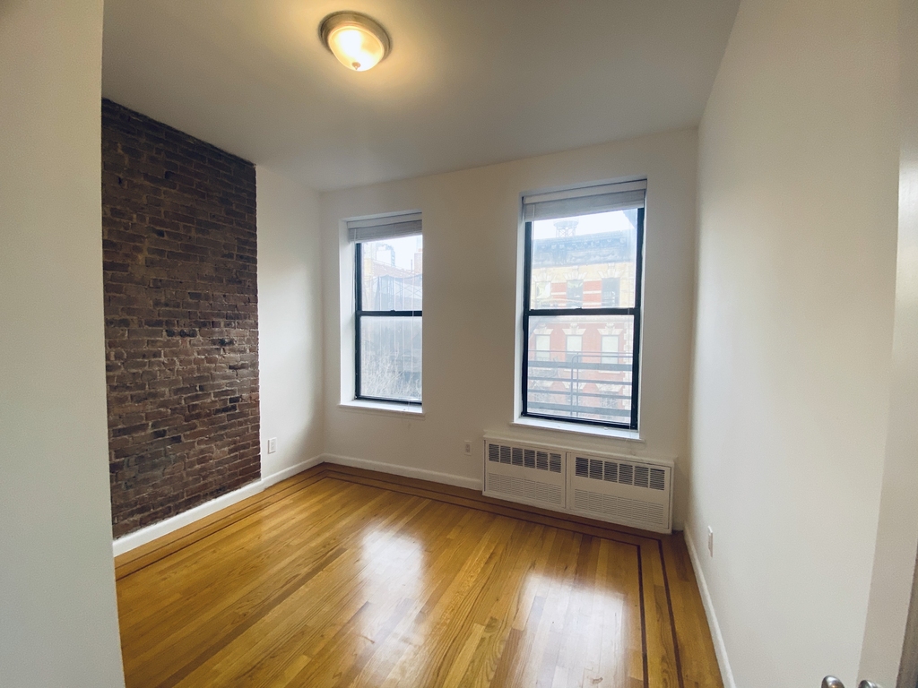 246 West 22 - Photo 0