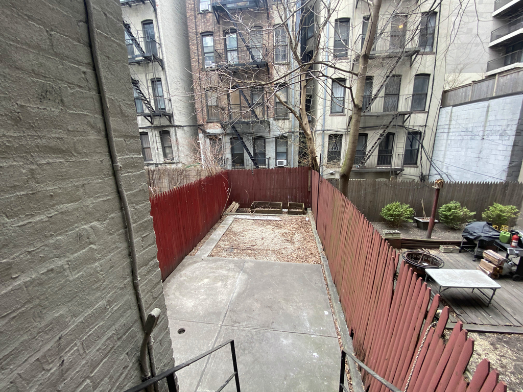 337 East 90th Street - Photo 5