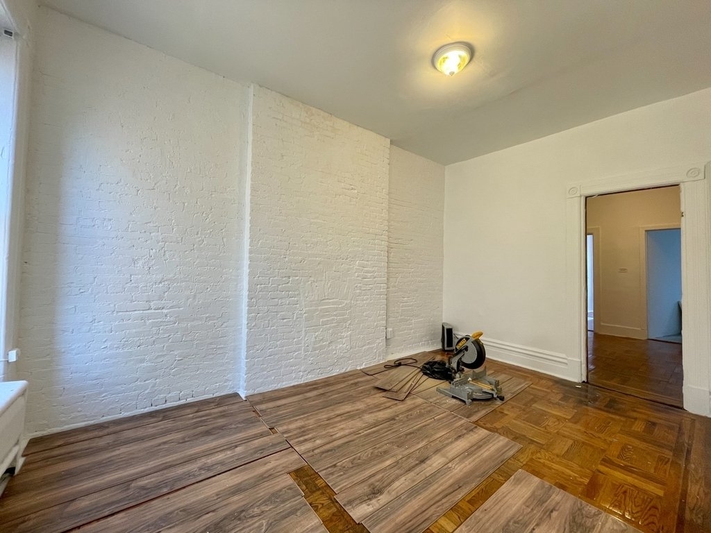 1708 Lexington Avenue - Photo 5