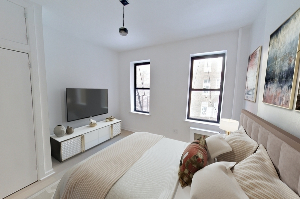 607 East 11th Street - Photo 1