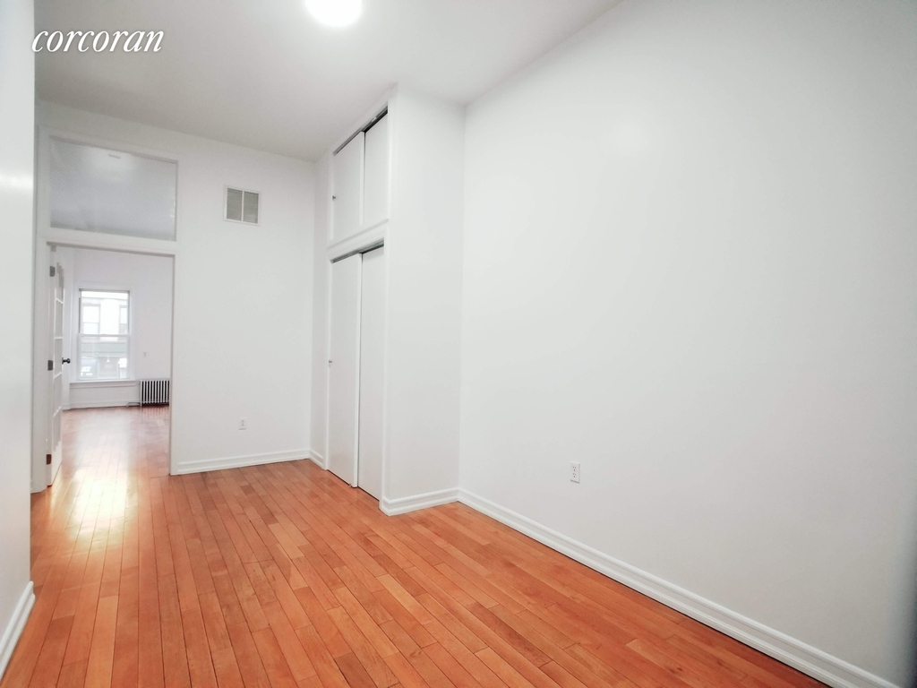 1011 Manhattan Avenue - Photo 4