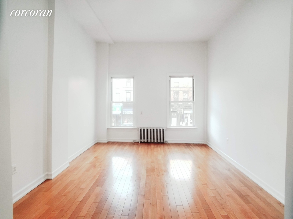 1011 Manhattan Avenue - Photo 0