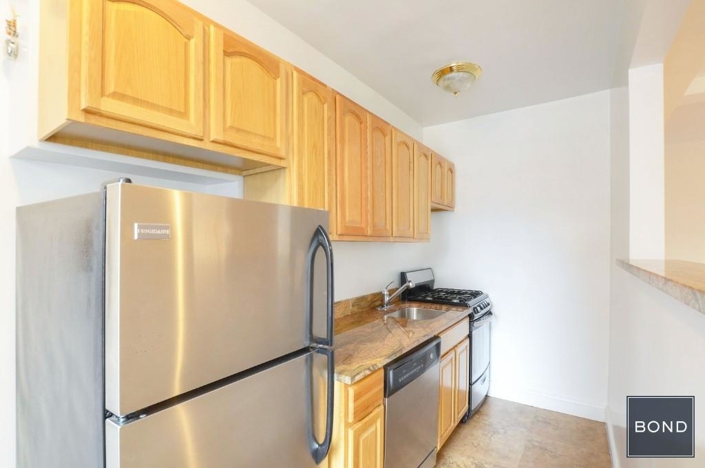 301 East 38th Street ZIP 10016 - Photo 4