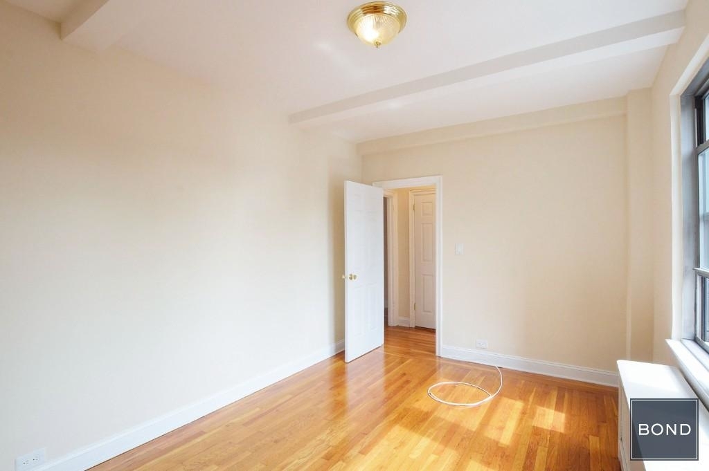 301 East 38th Street ZIP 10016 - Photo 3