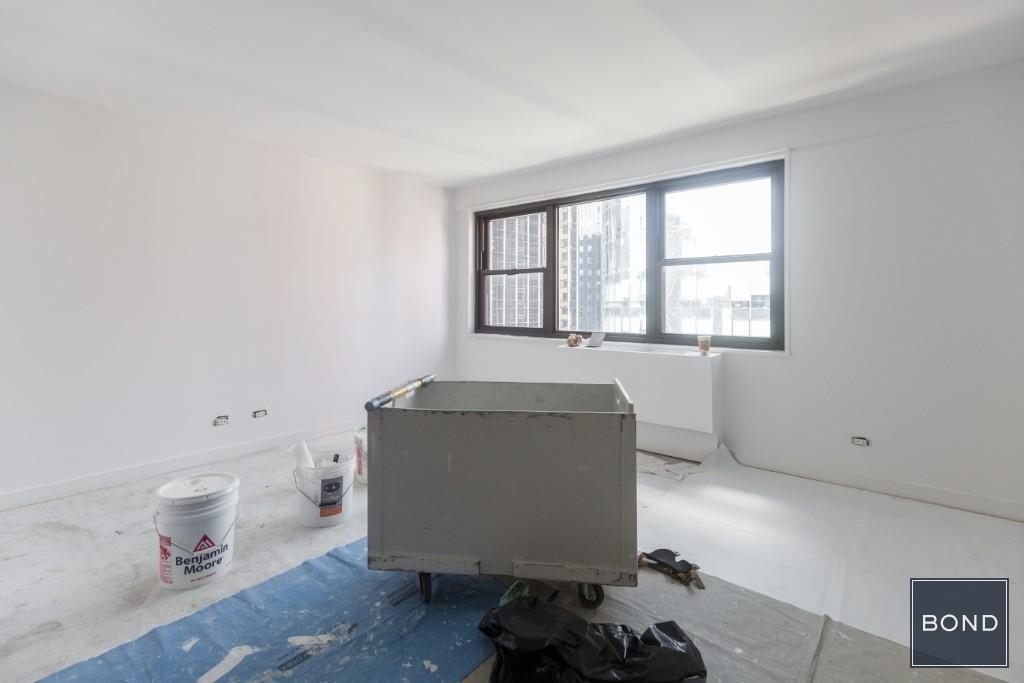 222 East 39th Street - Photo 1