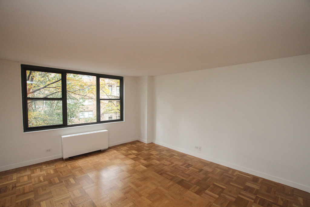 333 East 49th Street ZIP 10022 - Photo 0