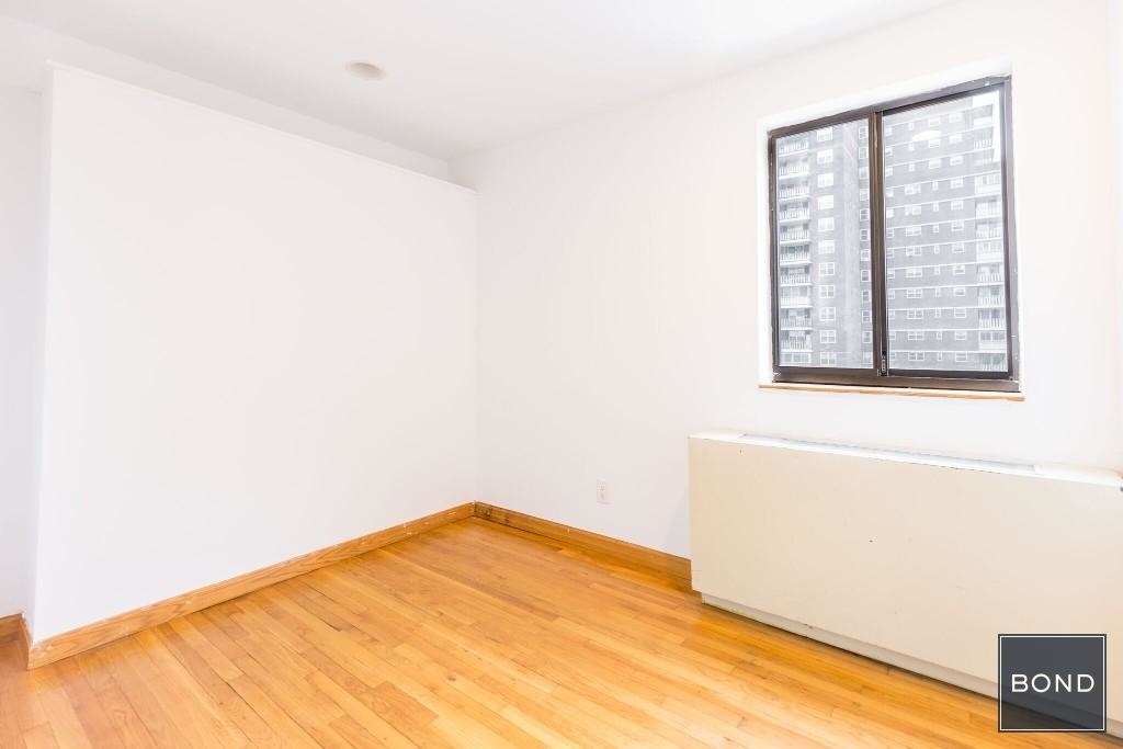 370 West 30th Street - Photo 9