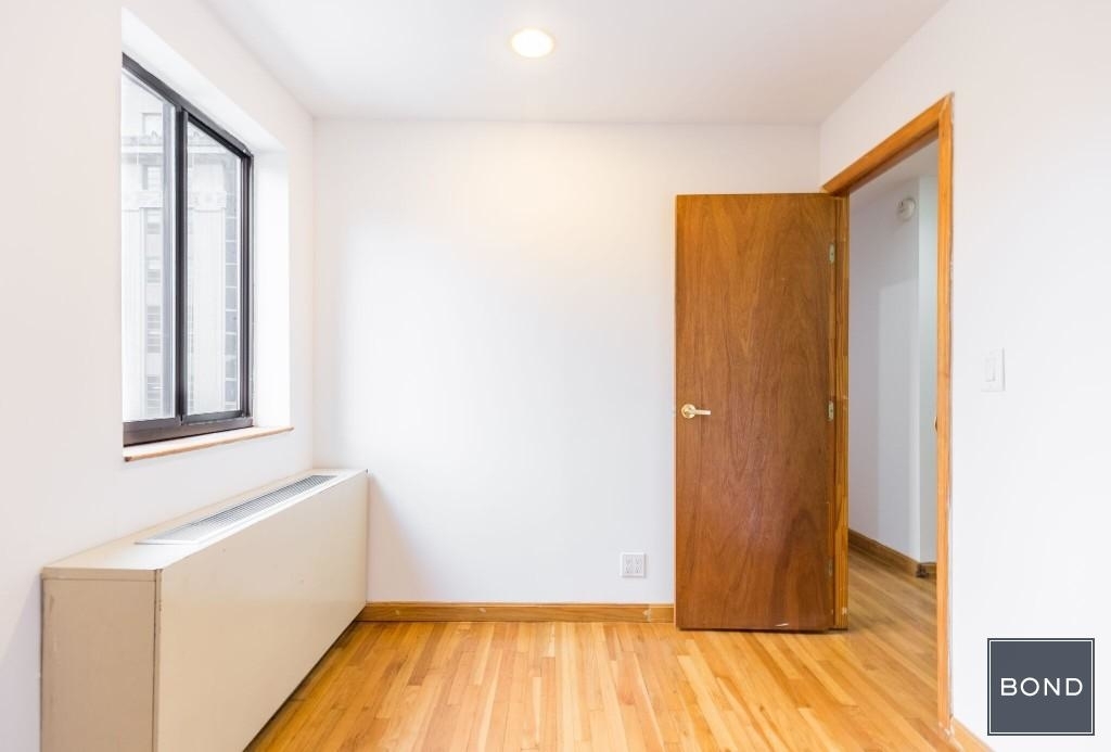 370 West 30th Street - Photo 10