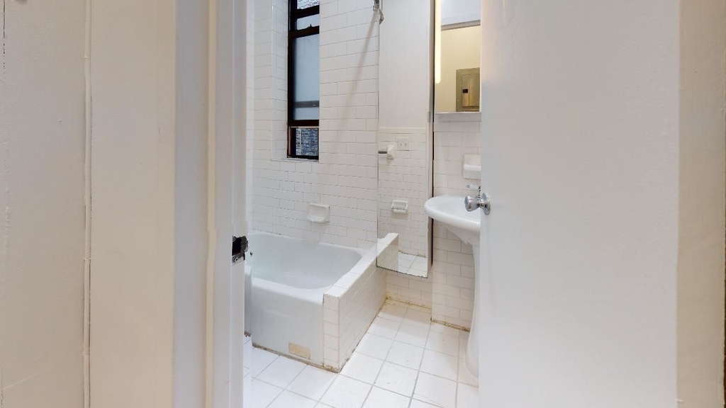 78 West 11th Street - Photo 4